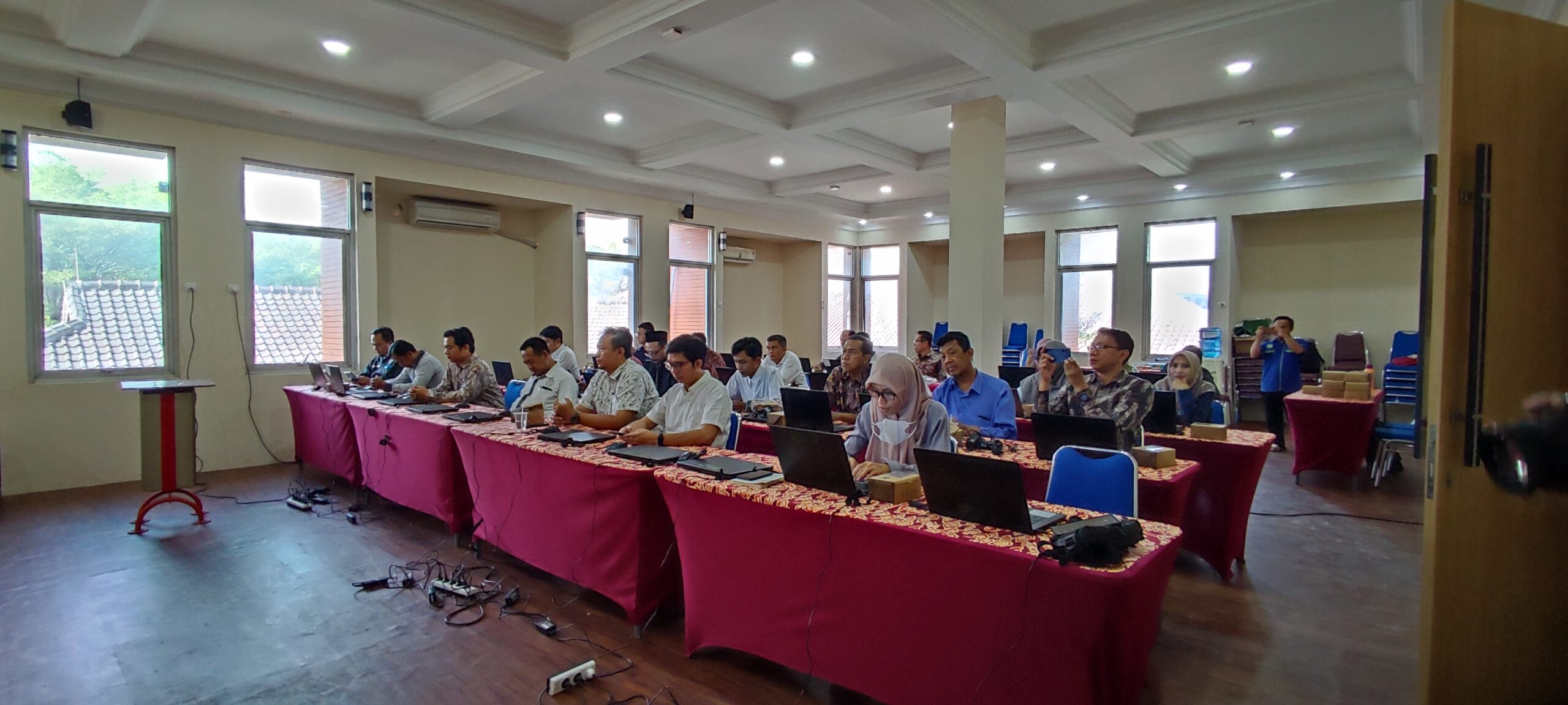 Upgrading Literasi IT Tenaga Kependidikan di Lingkungan IAIN Syekh Nurjati Cirebon Tahun 2023
